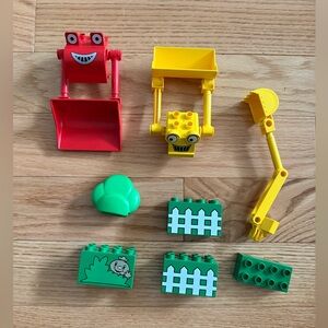 Bob the Builder Lego pieces Scoop, Muck, Naughty Spud, fences, bush